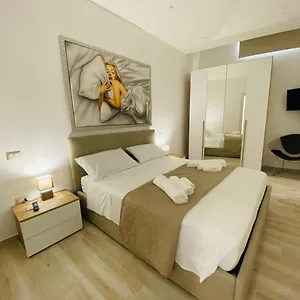nicos-house.lecce-hotels.com/
